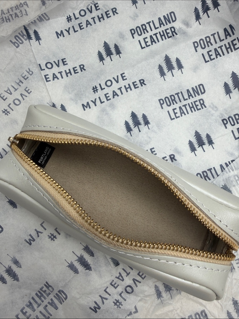 Portland Leather Ballpark Pouch - Pearl - Picture 4 of 6